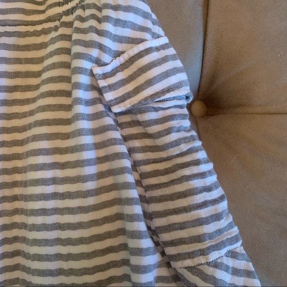 BCBG cutesy skirt white w/charcoal stripes Sz 2 - Picture 2 of 3